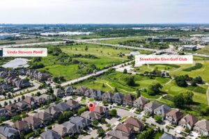 Aerial view highlighting the home's location near Mississauga Golf & Country Club and Lake Wabukayne Park.